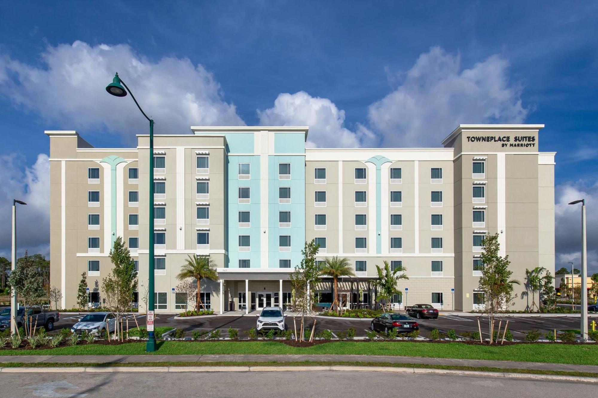 Towneplace Suites By Marriott Naples Vineyards Exterior photo